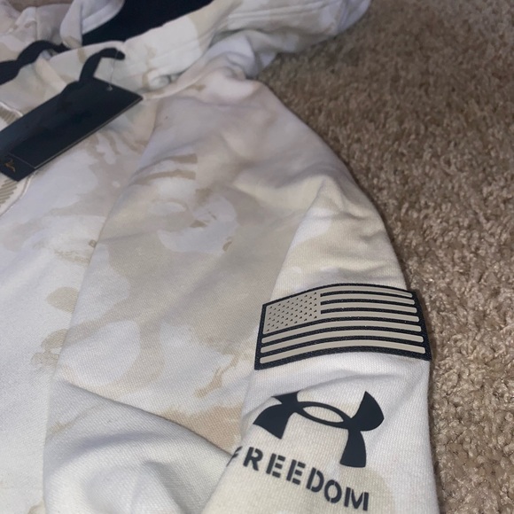 Men’s Project Rock SM Camo Hoodie - Picture 6 of 12